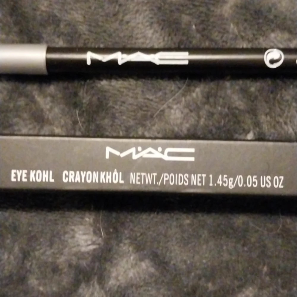 MAC lip/eyeliner